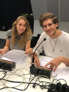 Arianna Elsässer und Luca Nagel übernehmen die Rollen des Chefs vom Dienst und der Regie. Vor und während der Show haben sie alles voll im Griff. (Foto: Sortino/Ziegler)