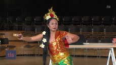 Standbilder aus der hybriden Konferenz: Thematisch passende Showacts – hier ein traditioneller indonesischer Tanz – sorgten für eine abwechslungsreiche & gelungene Konferenz-Dramaturgie... (Bild: bewegtbildwerft)