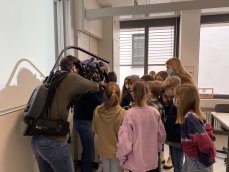 Hinter den Kulissen des Films (I): Dokumentarischer Dreh bei einem Projekt, welches Kindern das Programmieren von kleinen Robotern vermittelt. (Foto: bewegtbildwerft)
