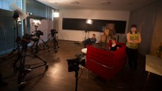 Blick hinter die Kulissen: Das vorübergehend eingerichtete TV-Studio. (Foto: Lennart Zellmer)